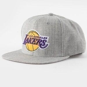 NWT. MITCHELL & NESS LA Lakers SnapBack Hat